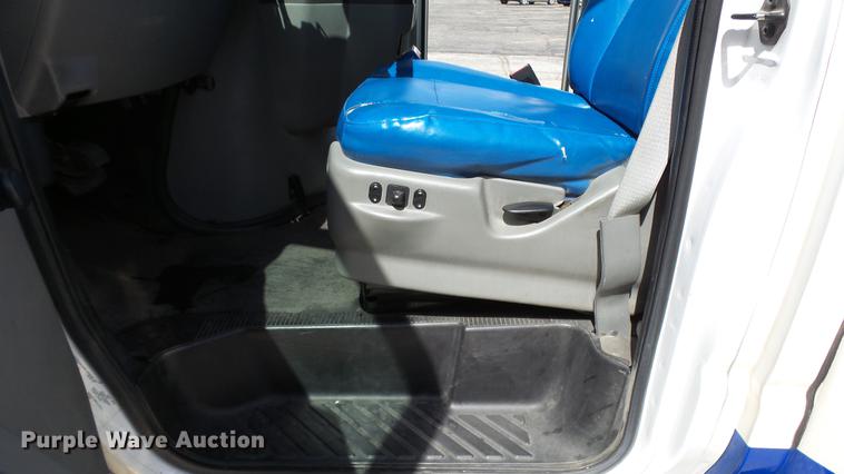 image for item EA9934 2012 Ford E450 shuttle bus