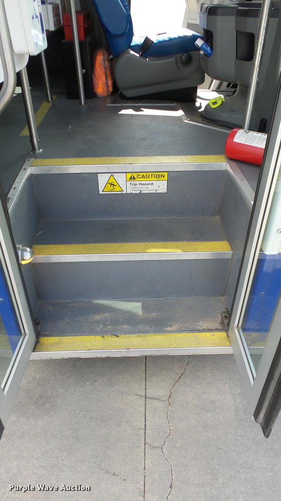 image for item EA9934 2012 Ford E450 shuttle bus