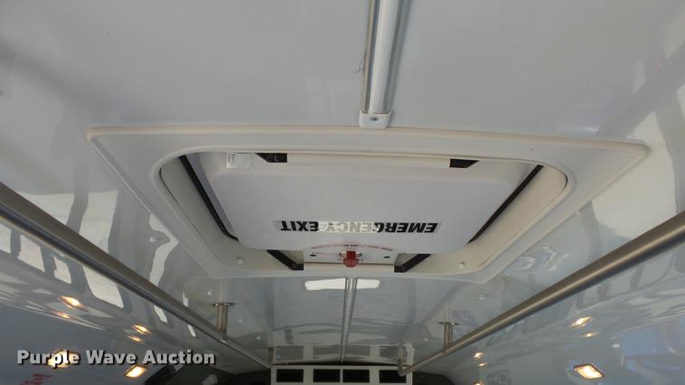 image for item EA9934 2012 Ford E450 shuttle bus