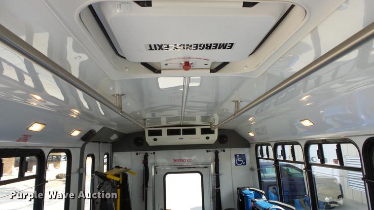 image for item EA9934 2012 Ford E450 shuttle bus