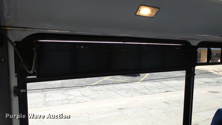 image for item EA9934 2012 Ford E450 shuttle bus