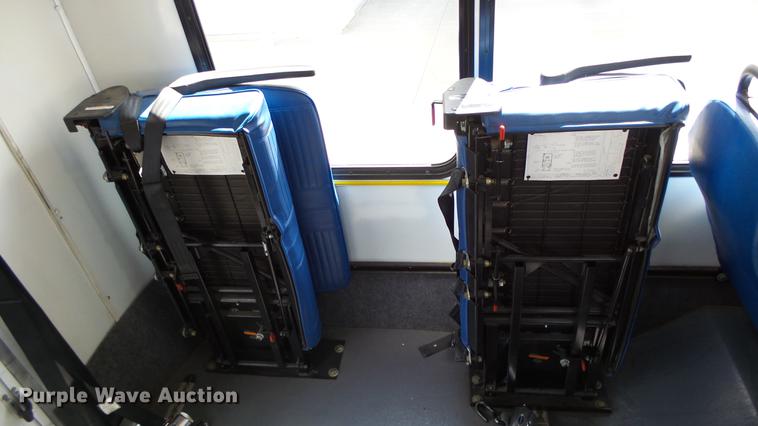 image for item EA9934 2012 Ford E450 shuttle bus