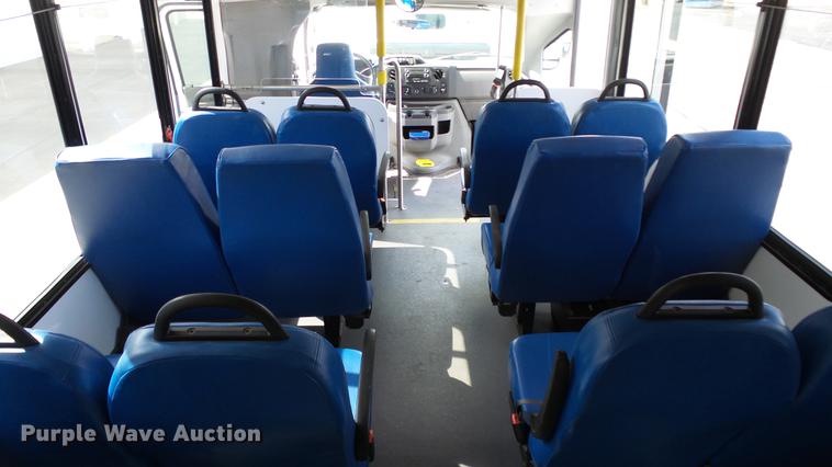 image for item EA9934 2012 Ford E450 shuttle bus