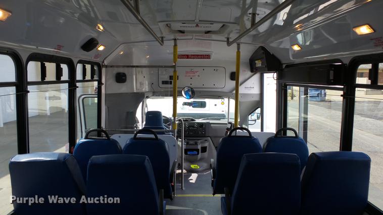image for item EA9934 2012 Ford E450 shuttle bus