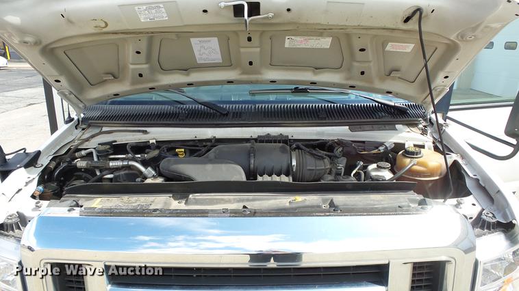 image for item EA9934 2012 Ford E450 shuttle bus