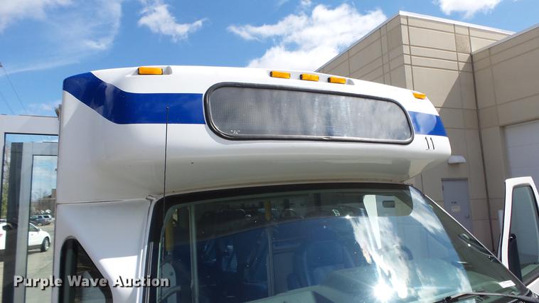 image for item EA9934 2012 Ford E450 shuttle bus