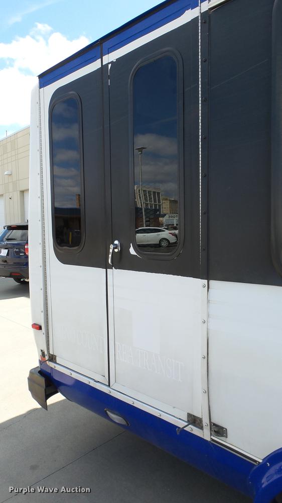 image for item EA9934 2012 Ford E450 shuttle bus