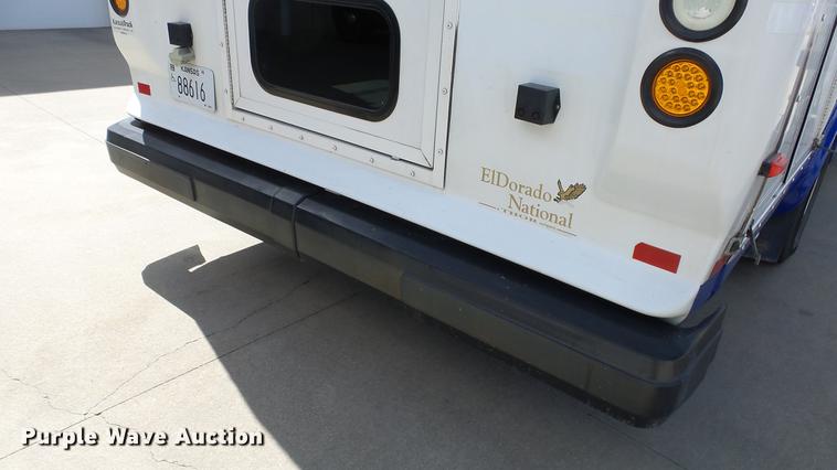 image for item EA9934 2012 Ford E450 shuttle bus