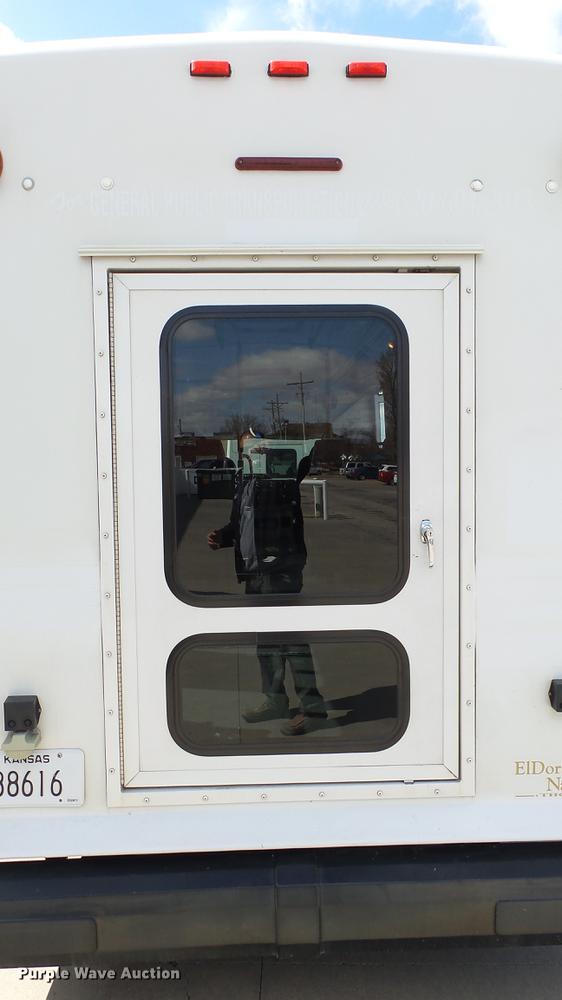 image for item EA9934 2012 Ford E450 shuttle bus