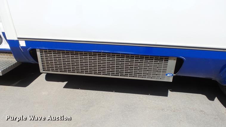 image for item EA9934 2012 Ford E450 shuttle bus