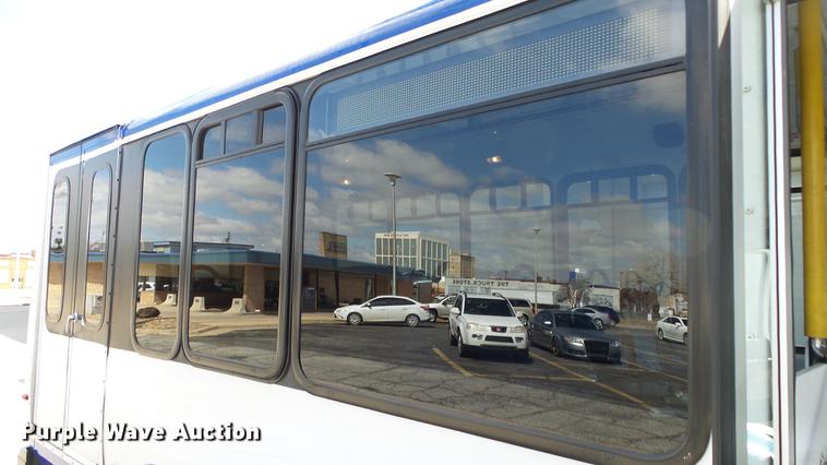 image for item EA9934 2012 Ford E450 shuttle bus