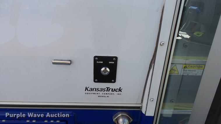 image for item EA9934 2012 Ford E450 shuttle bus