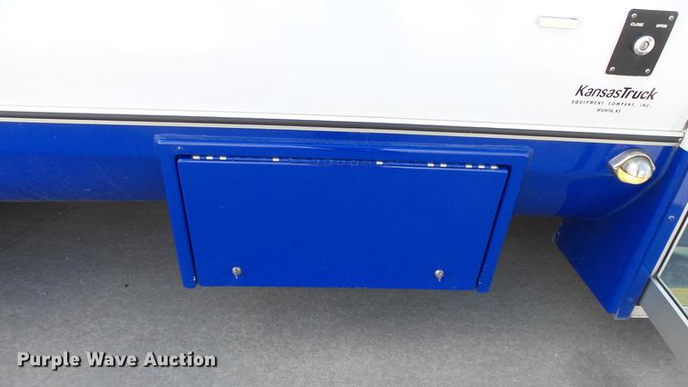 image for item EA9934 2012 Ford E450 shuttle bus