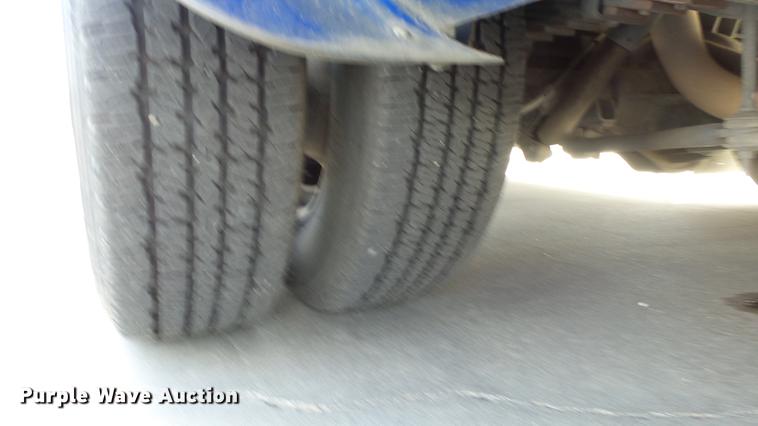 image for item EA9934 2012 Ford E450 shuttle bus