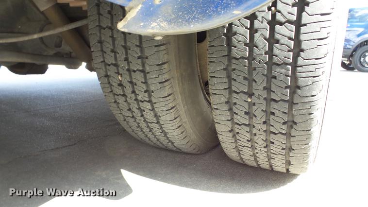 image for item EA9934 2012 Ford E450 shuttle bus