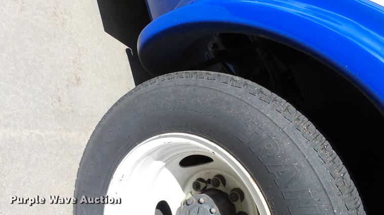 image for item EA9934 2012 Ford E450 shuttle bus