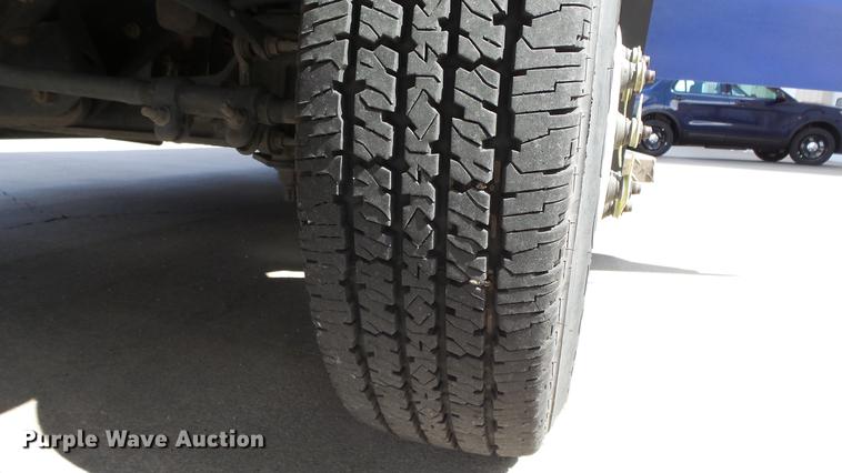 image for item EA9934 2012 Ford E450 shuttle bus