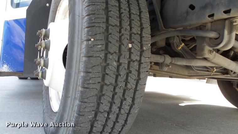 image for item EA9934 2012 Ford E450 shuttle bus