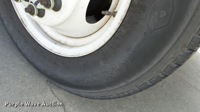 image for item EA9934 2012 Ford E450 shuttle bus