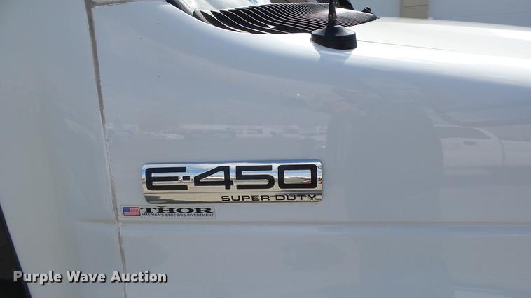 image for item EA9934 2012 Ford E450 shuttle bus