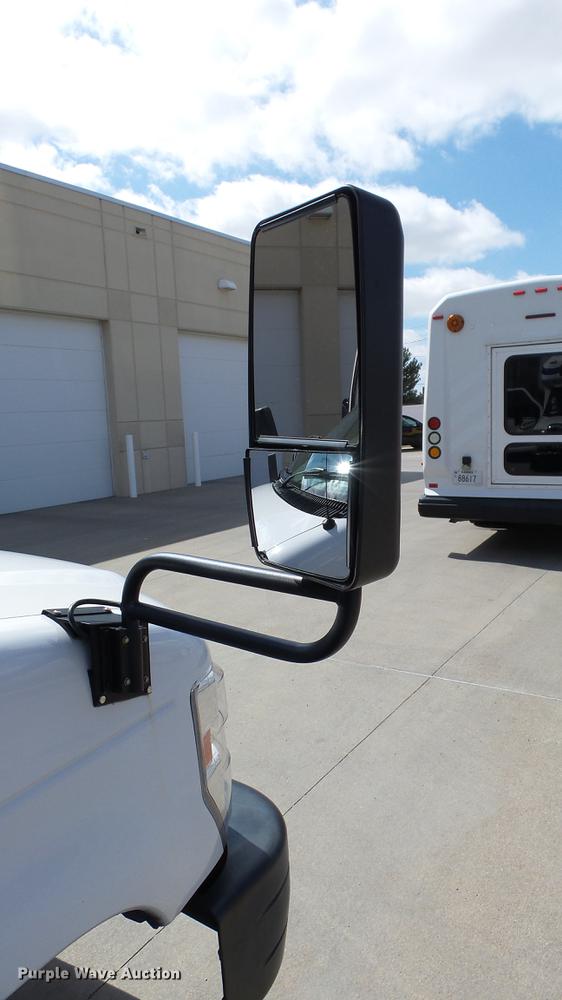 image for item EA9934 2012 Ford E450 shuttle bus