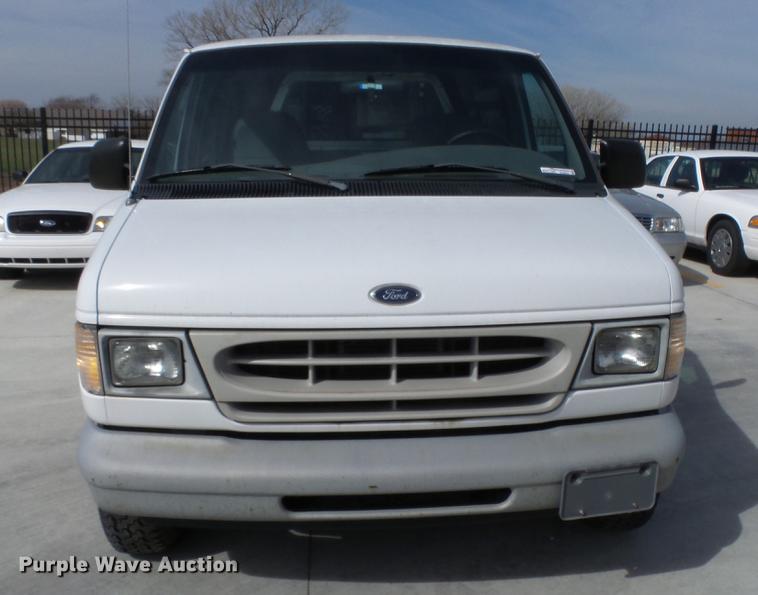 image for item EA9943 1999 Ford E150 van