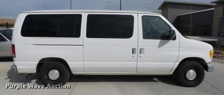 image for item EA9943 1999 Ford E150 van