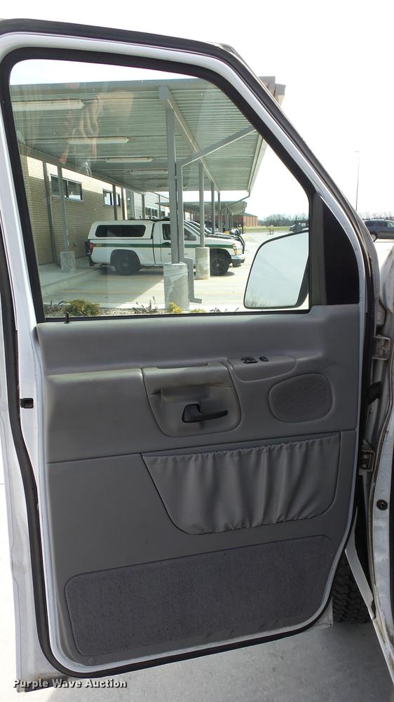 image for item EA9943 1999 Ford E150 van
