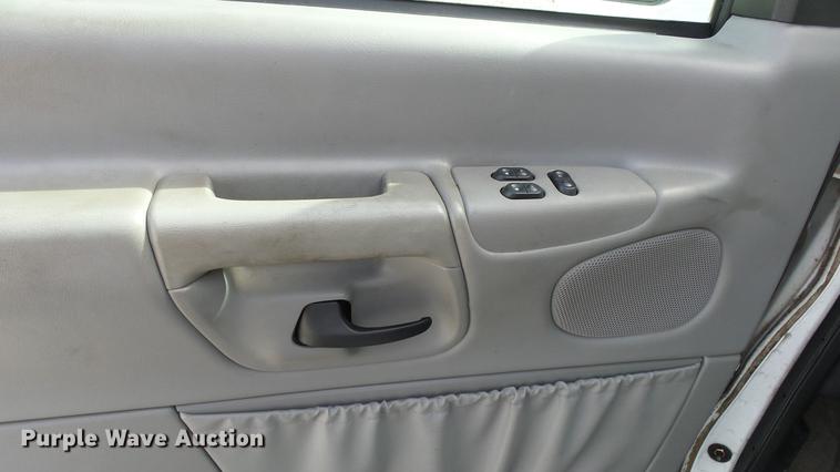 image for item EA9943 1999 Ford E150 van