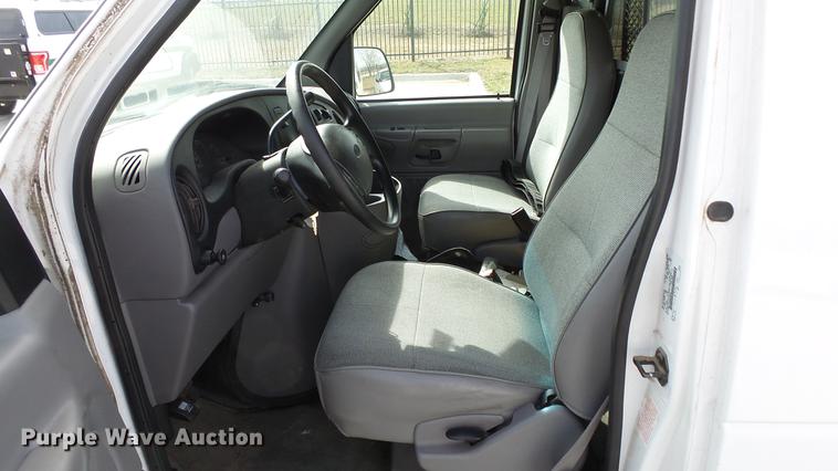 image for item EA9943 1999 Ford E150 van