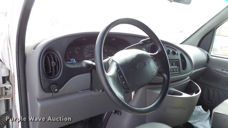 image for item EA9943 1999 Ford E150 van