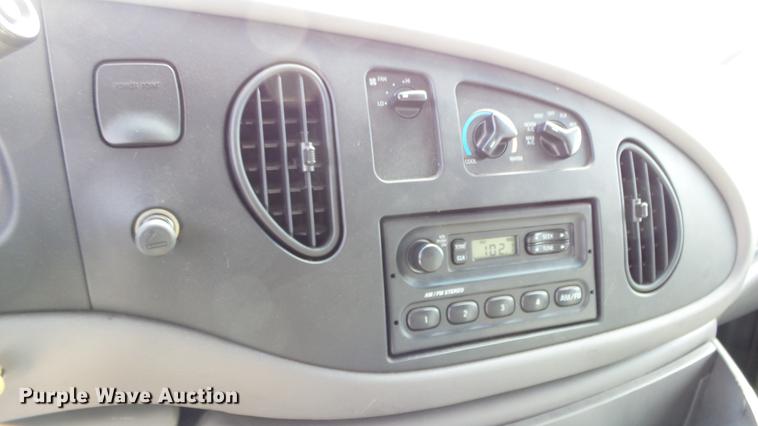 image for item EA9943 1999 Ford E150 van