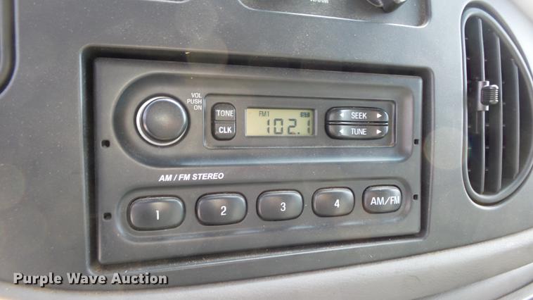 image for item EA9943 1999 Ford E150 van