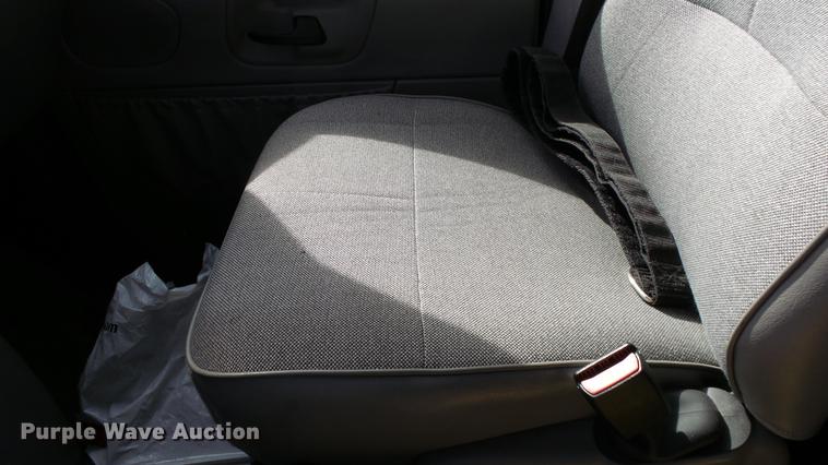 image for item EA9943 1999 Ford E150 van