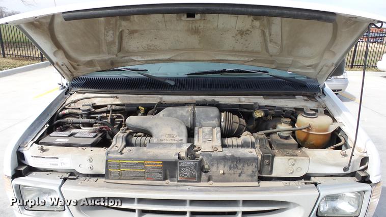 image for item EA9943 1999 Ford E150 van