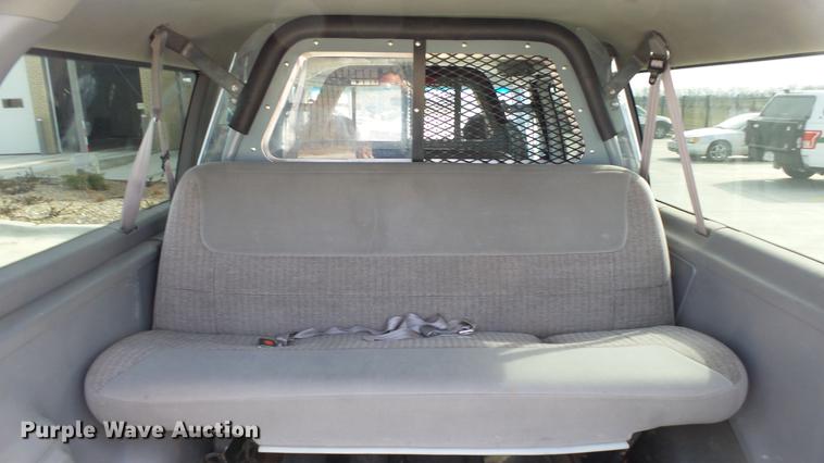 image for item EA9943 1999 Ford E150 van