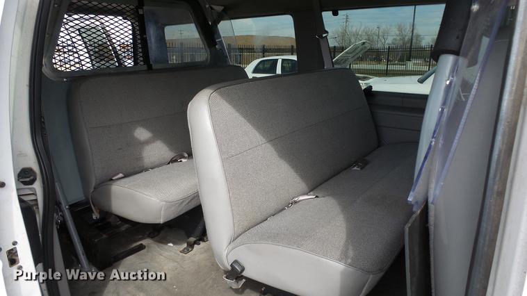 image for item EA9943 1999 Ford E150 van
