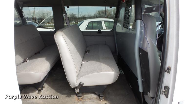 image for item EA9943 1999 Ford E150 van