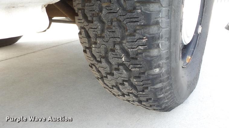 image for item EA9943 1999 Ford E150 van