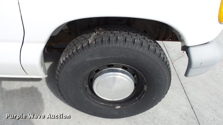 image for item EA9943 1999 Ford E150 van