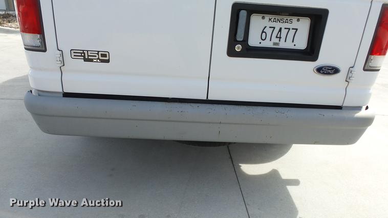 image for item EA9943 1999 Ford E150 van