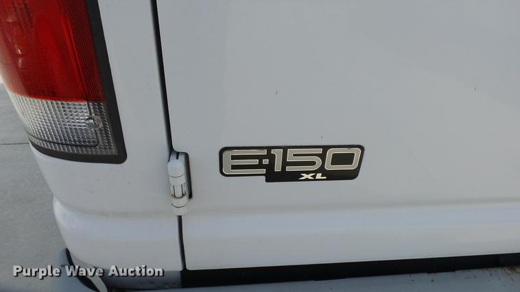 image for item EA9943 1999 Ford E150 van