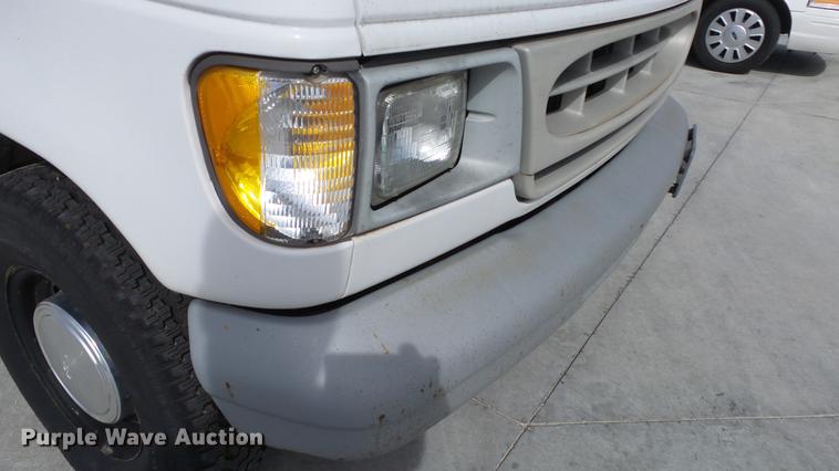 image for item EA9943 1999 Ford E150 van
