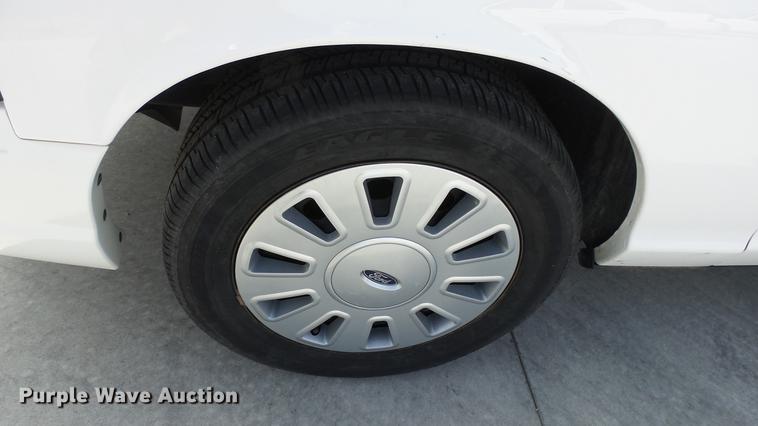 image for item EA9944 2009 Ford Crown Victoria Police Interceptor