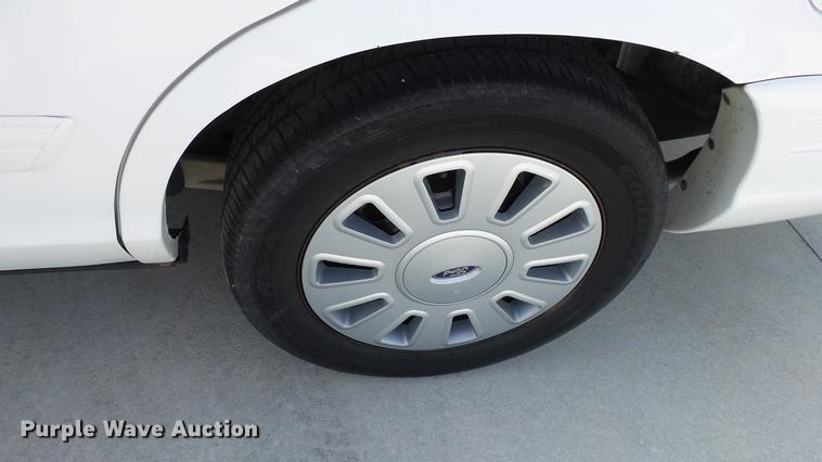 image for item EA9944 2009 Ford Crown Victoria Police Interceptor