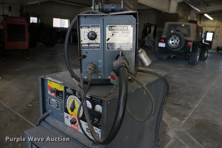 image for item EW9045 Lincoln DC-400 arc/wire welder