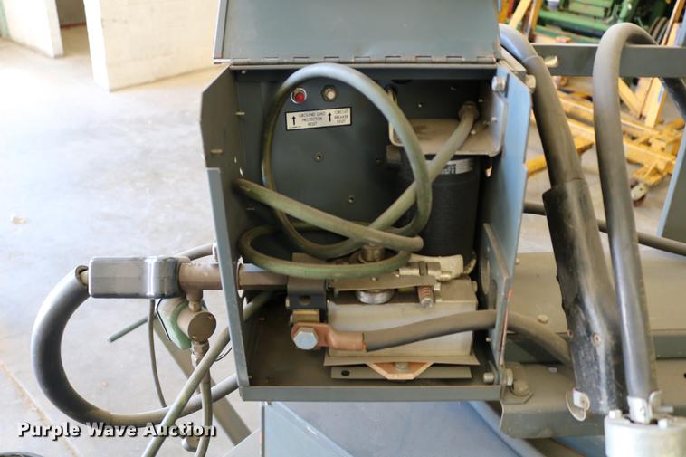 image for item EW9045 Lincoln DC-400 arc/wire welder