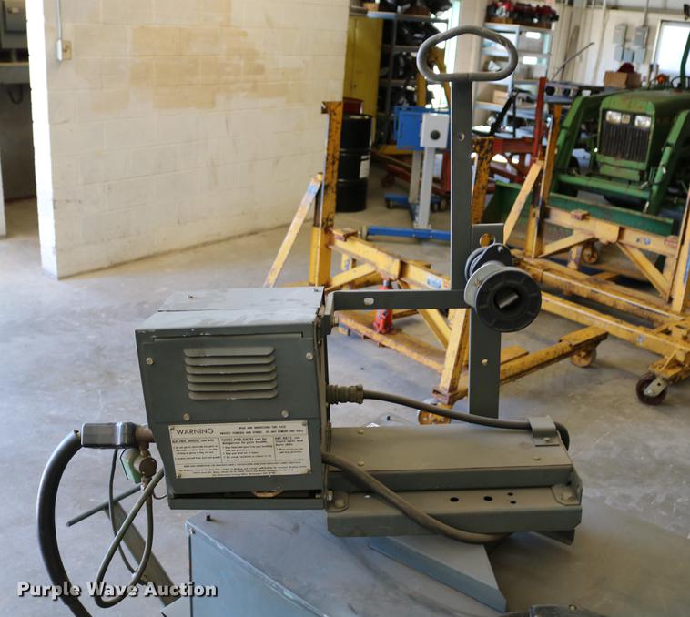 image for item EW9045 Lincoln DC-400 arc/wire welder