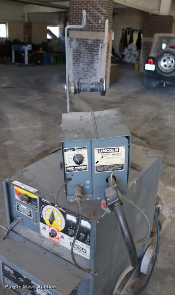 image for item EW9045 Lincoln DC-400 arc/wire welder