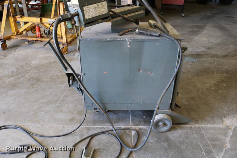 image for item EW9045 Lincoln DC-400 arc/wire welder